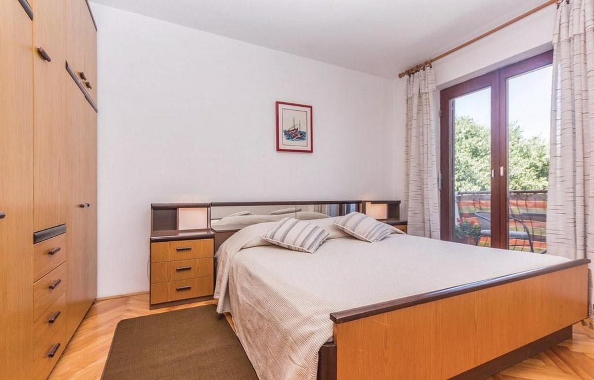 Apartman With A Parking Space - 20545 Rovinj